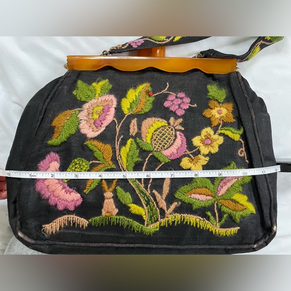 Adorable!!! Denim and crewel vintage purse 💕 - Picture 12 of 14